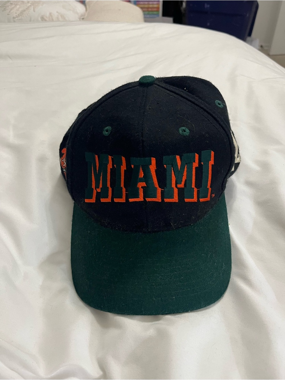 Vintage 1990s university of Miami Hurricanes fitted cap